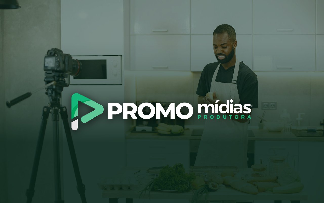 Gravação de programa culinário em cozinha e a logo da Promo Mídias